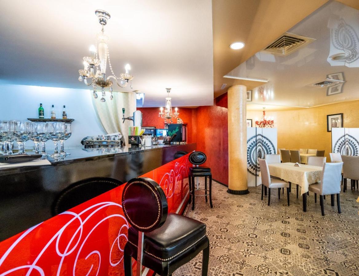 Hotel Tex Club Botoşani Eksteriør billede