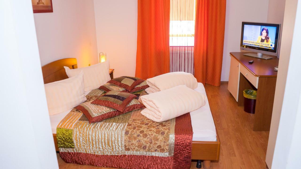 Hotel Tex Club Botoşani Eksteriør billede