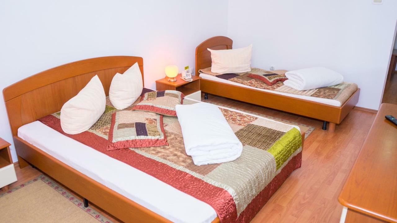 Hotel Tex Club Botoşani Eksteriør billede