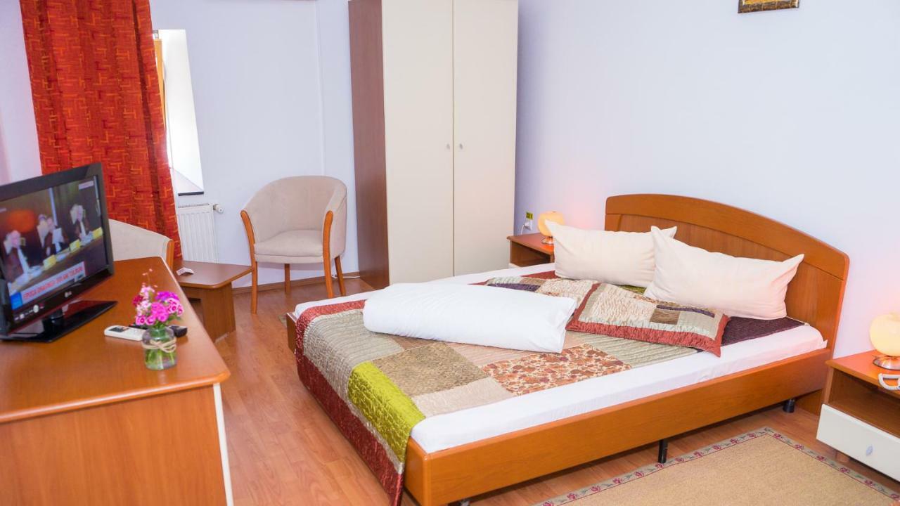 Hotel Tex Club Botoşani Eksteriør billede